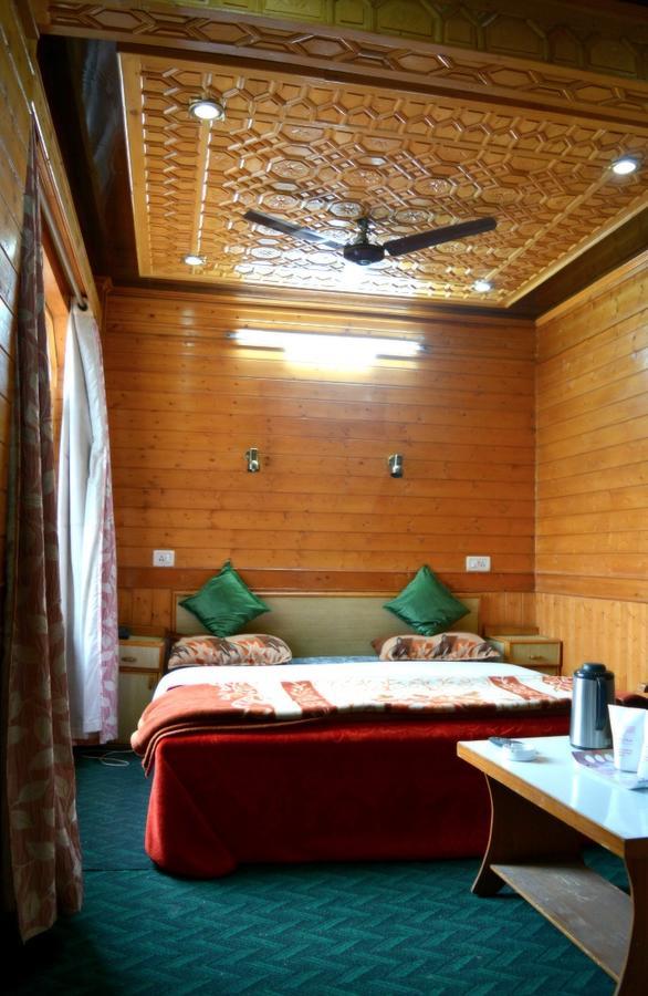 Sun-N-Shade Hotel Srinagar  Exterior photo