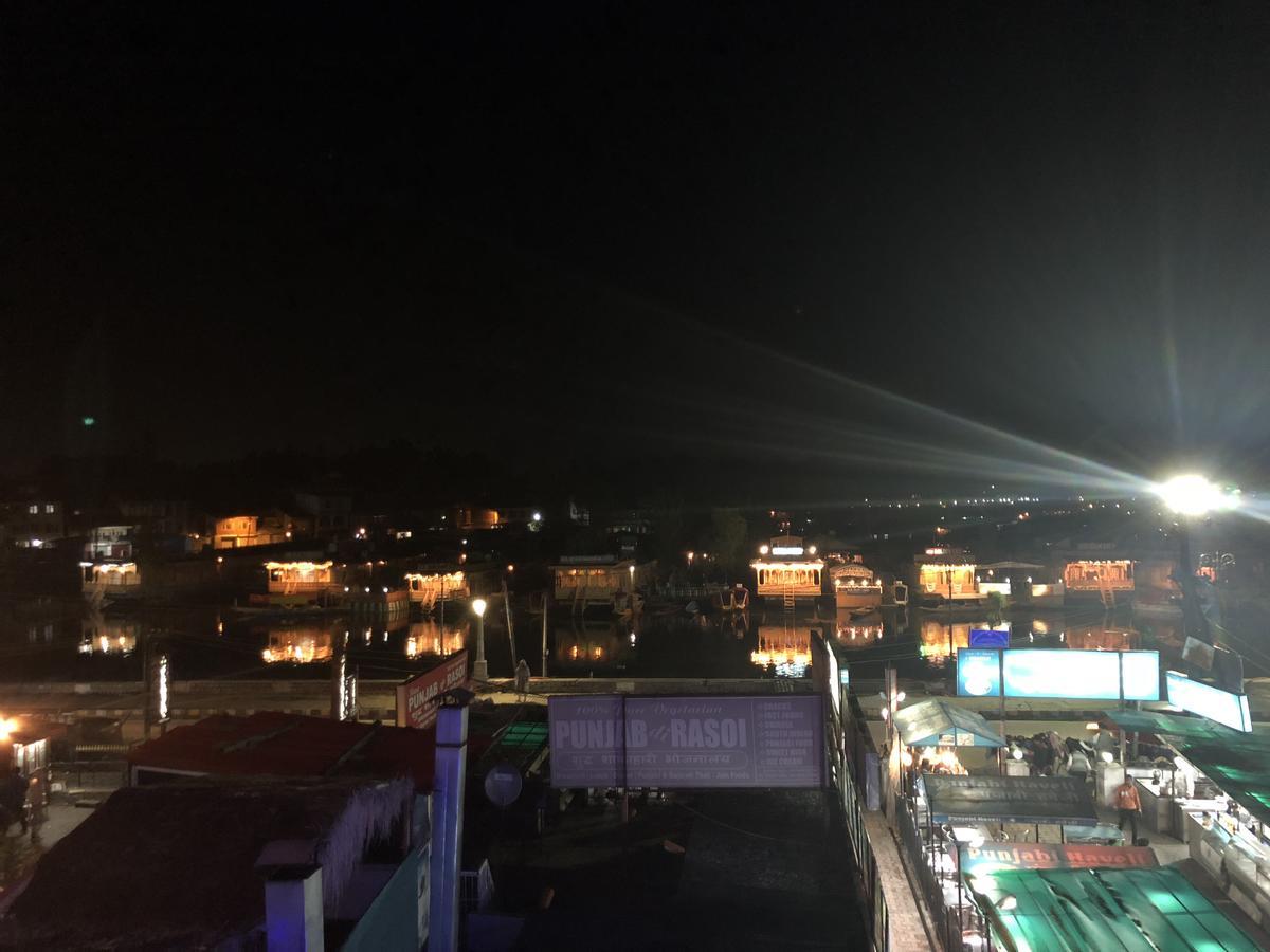 Sun-N-Shade Hotel Srinagar  Exterior photo